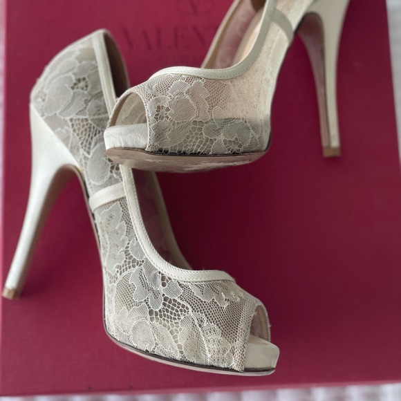 Valentino! original lace open toe,great for Bride! - Picture 5 of 8